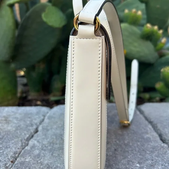 Gucci Traforata Flap Crossbody Bag - Picture 4 of 10